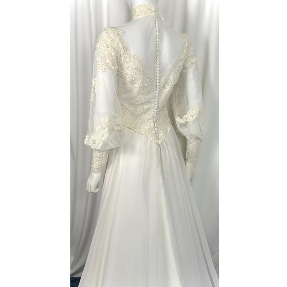 Vintage 1970’s 1980’s Ivory + Cream Lace Mock Neck Wedding Dress • Mesh • XS/S - Picture 10 of 10